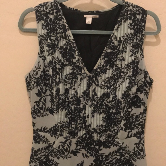 Spring pleated and Fitted Halogen Dress Size 8 - Picture 2 of 6